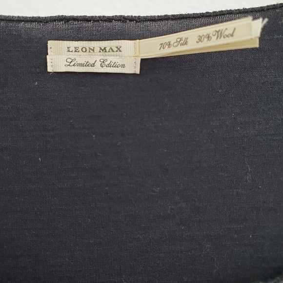 Leon Max Asymmetrical Flutter Sleeve Top T205 - Picture 8 of 9